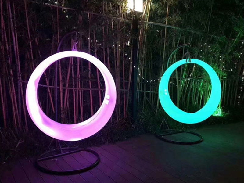 夜晚发光秋千